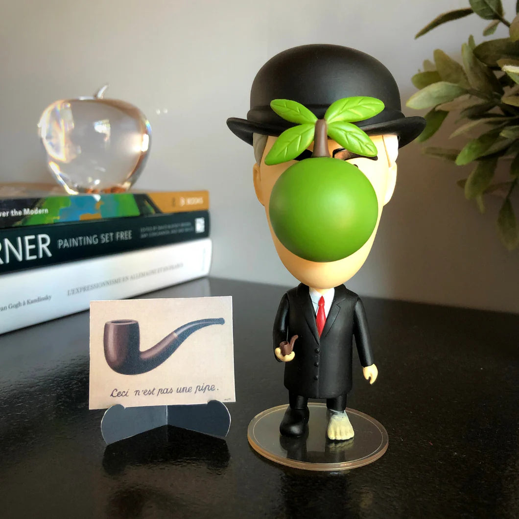 Figurine René Magritte