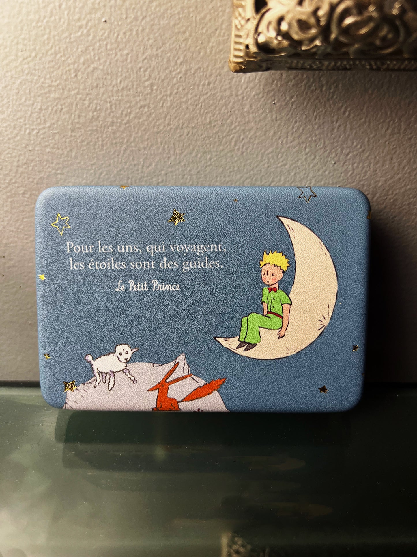 Mini boîte à bijoux de voyage Kiub Le Petit Prince assis sur la lune (10x6,5cm)