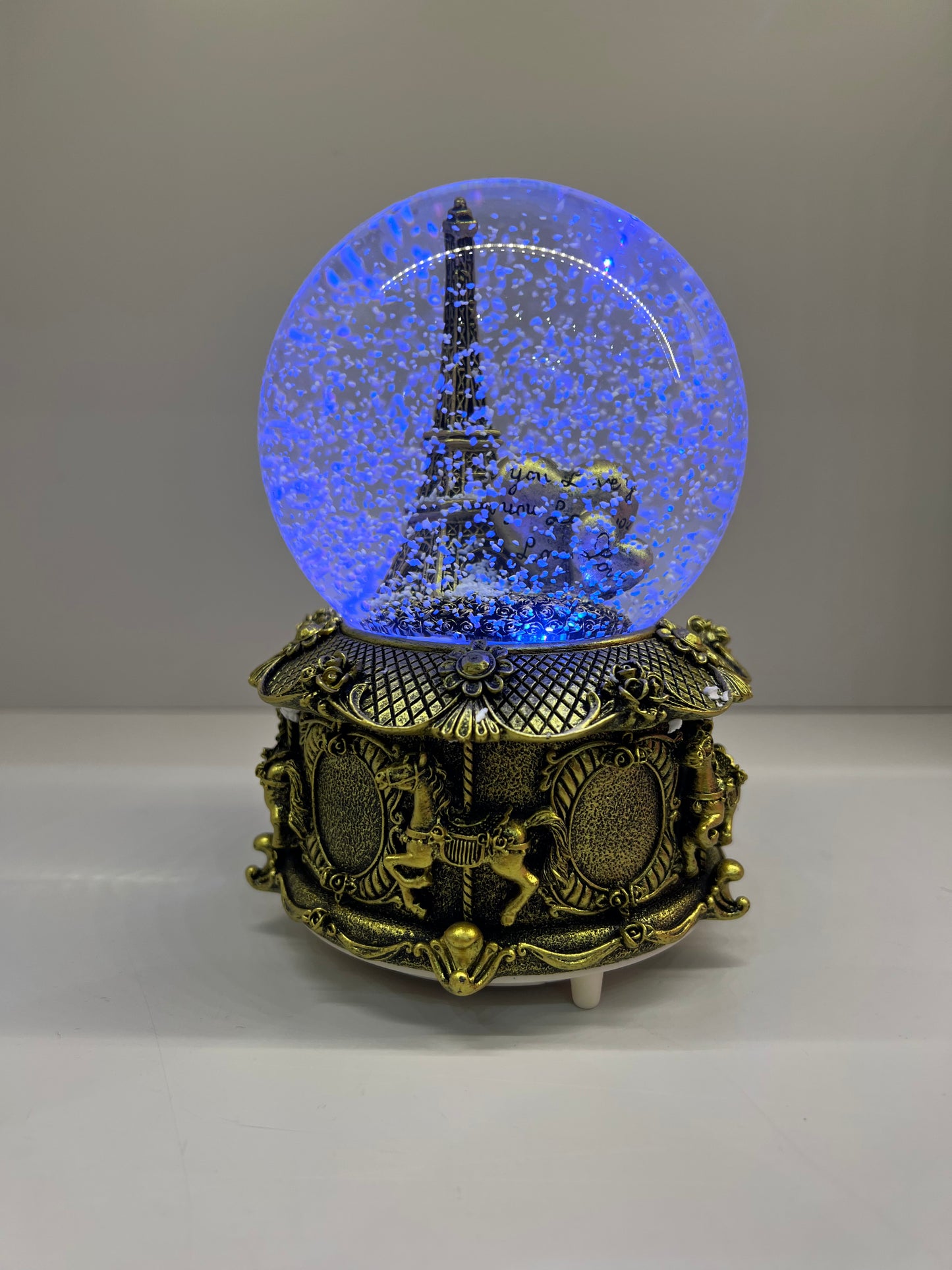 Boule à neige dorée