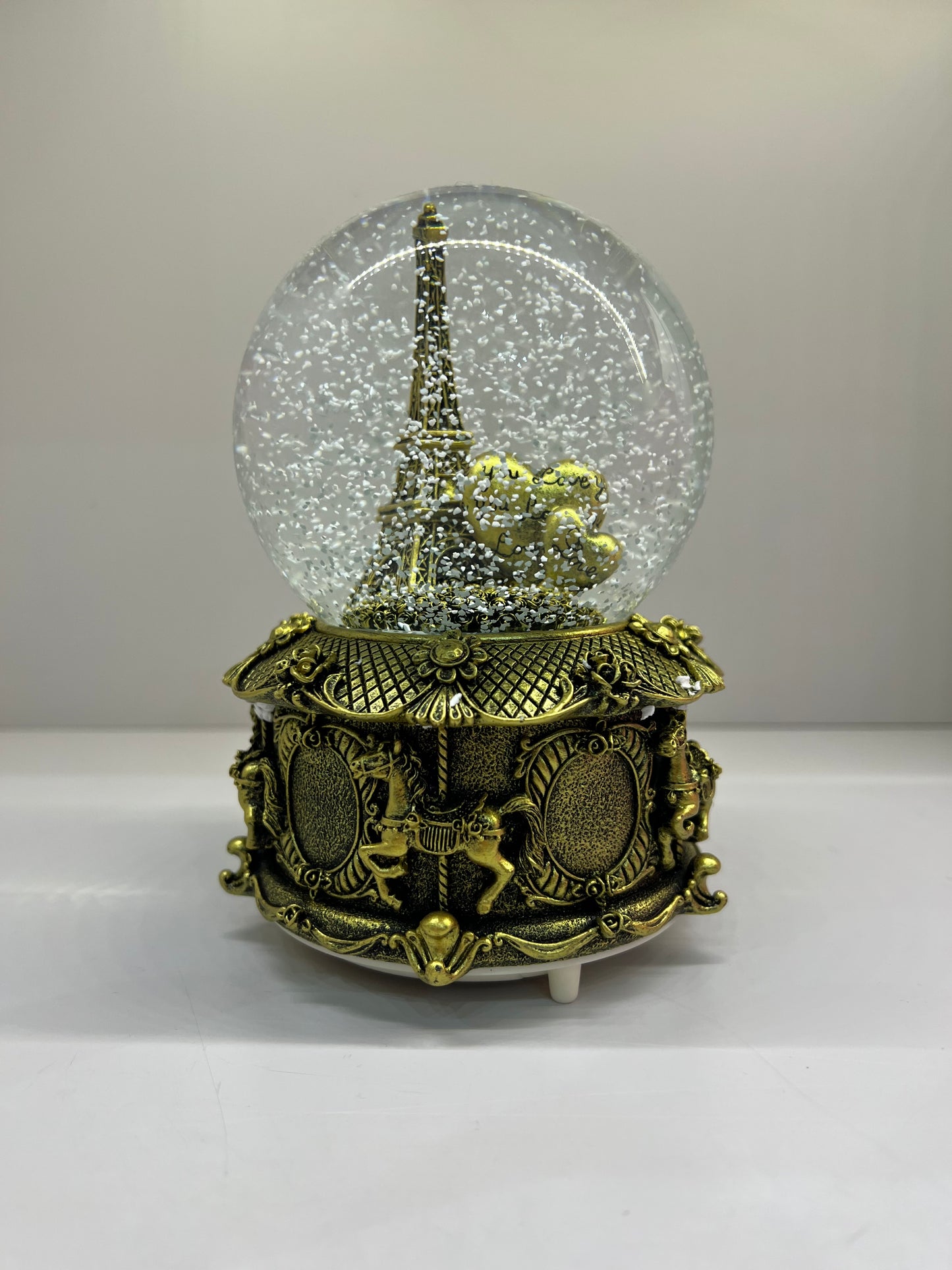 Boule à neige dorée